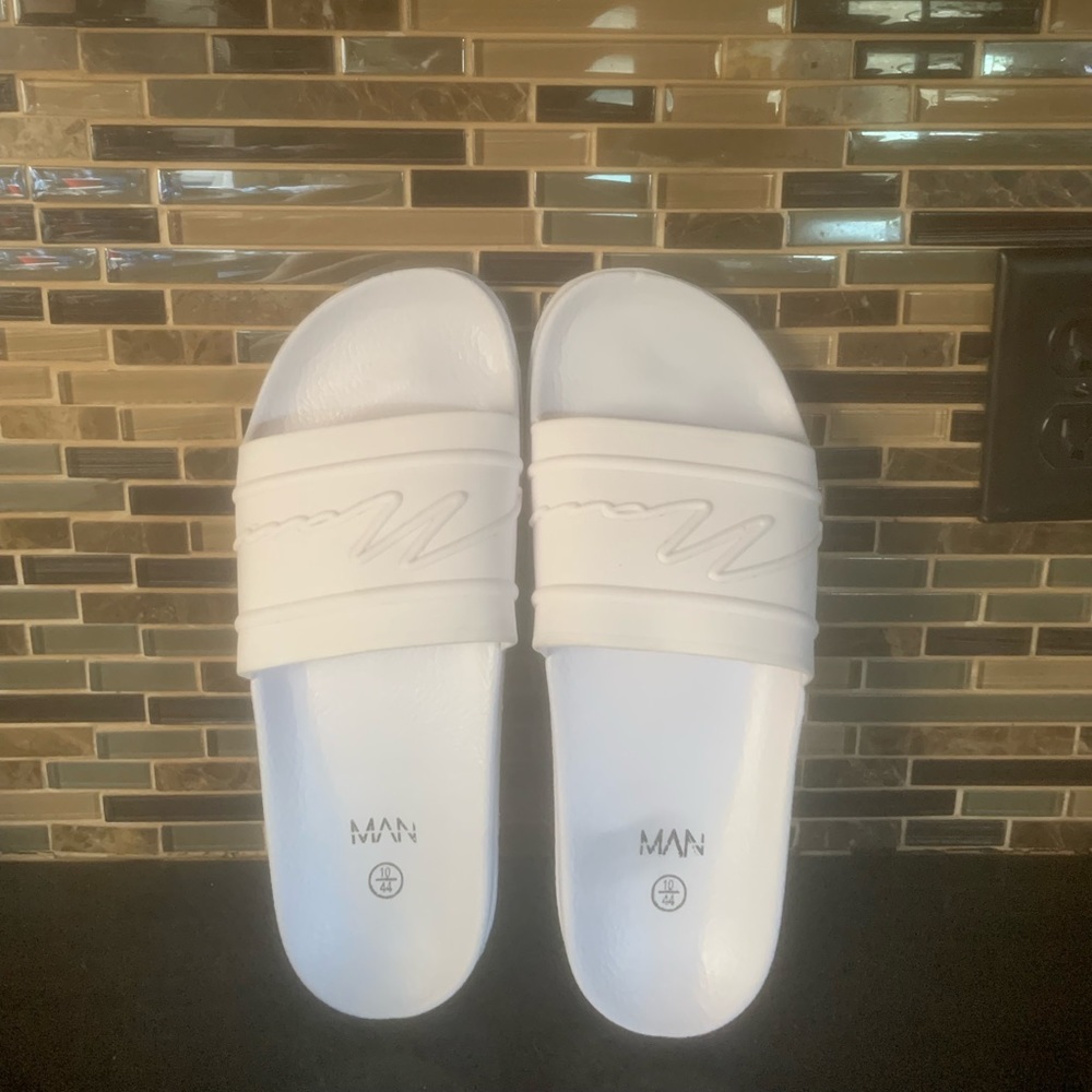 boohooman slides from the boohoo brand